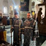 21 апреля, Преосвященнейший епископ Игнатий совершил Вечерню с чином Пассии в Крестовоздвиженском кафедральном соборе г. Лесосибирска.